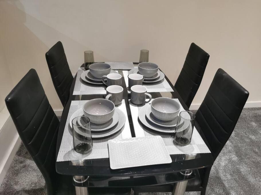 Paramount City View Swindon Luaran gambar