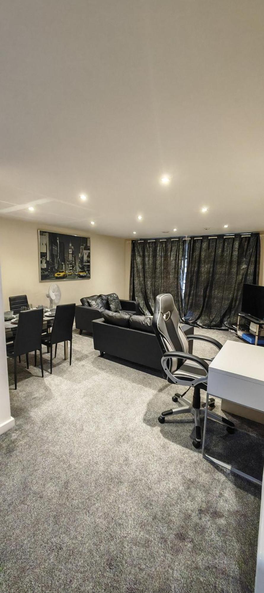 Paramount City View Swindon Luaran gambar